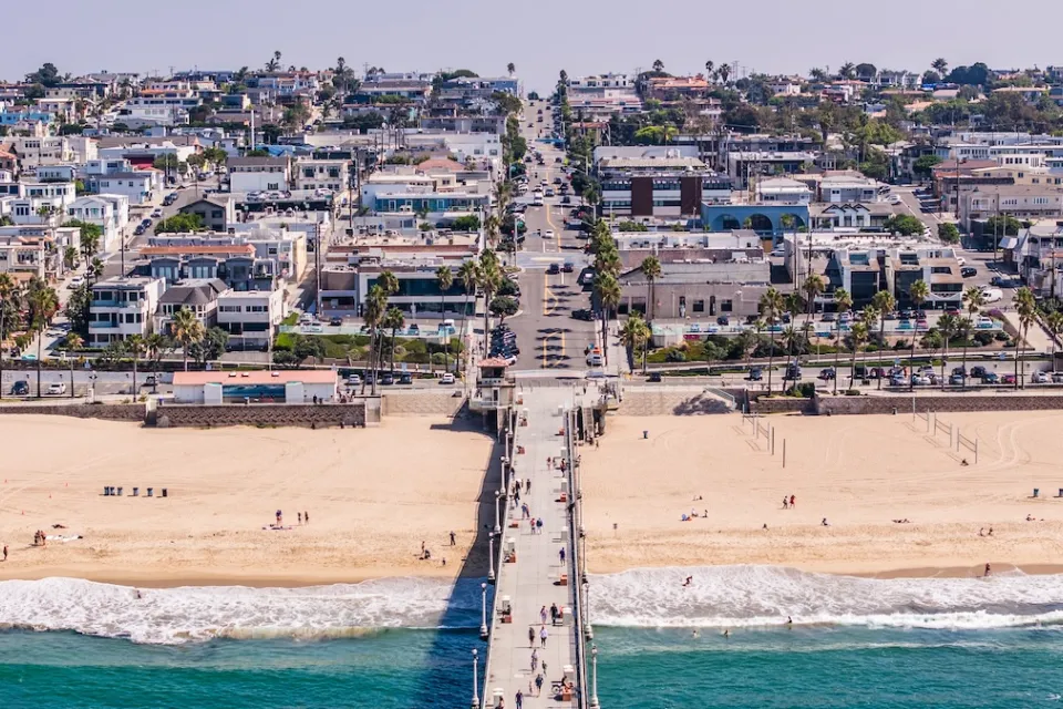 Aerial view of Manhattan Beach pier.
